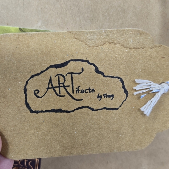 ARTifacts By Tracy Butterfly Flowers & Vines Art In Round Frame Nature Spring - Picture 8 of 11